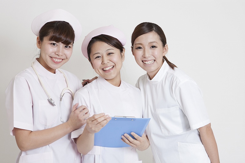 看護師の女性3人